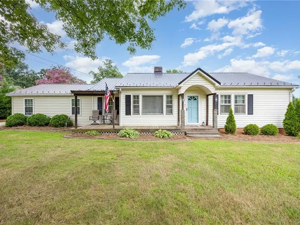 951 Helmstetler Rd, Lexington, NC 27295