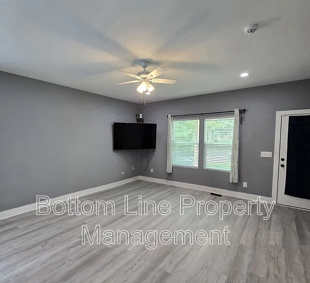 51 Hawthorne St SW — Photo 8