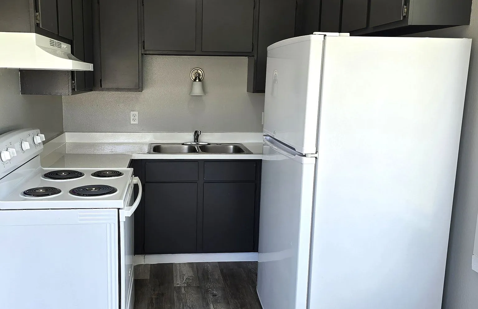 Stanley-1001 Stanley Avenue — Photo 2