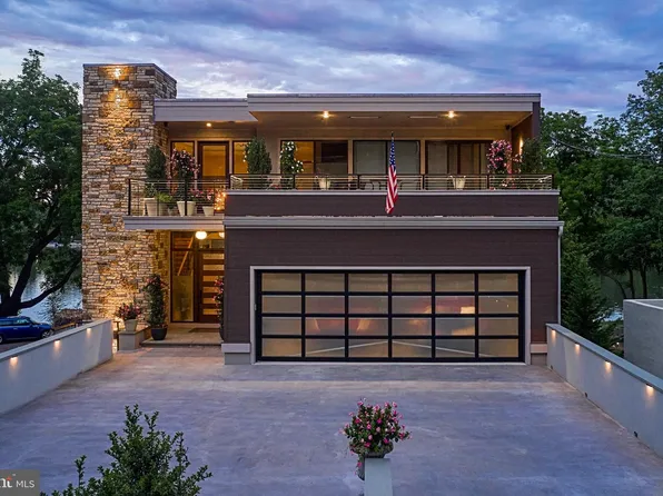 182 S Main St, New Hope, PA 18938