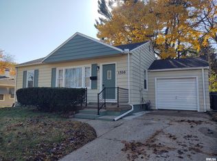 1516 Tennell Rd, Pekin, IL 61554