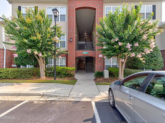 2nd image of 2801 Bloomfield Lane #104