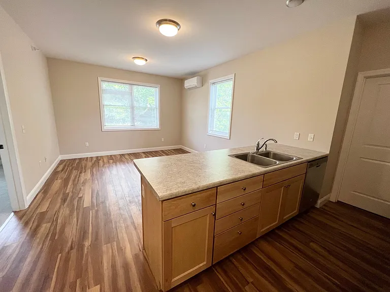 394 Main St #EIGHT — Photo 12