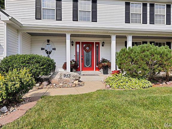 2nd image of 953 Cottontail Ln