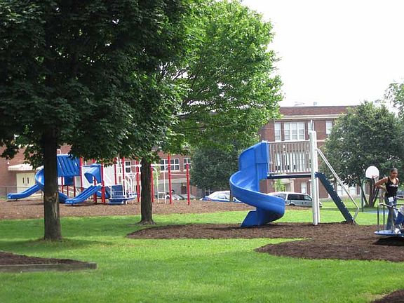 4th image of 131 Delaware Ave #2R