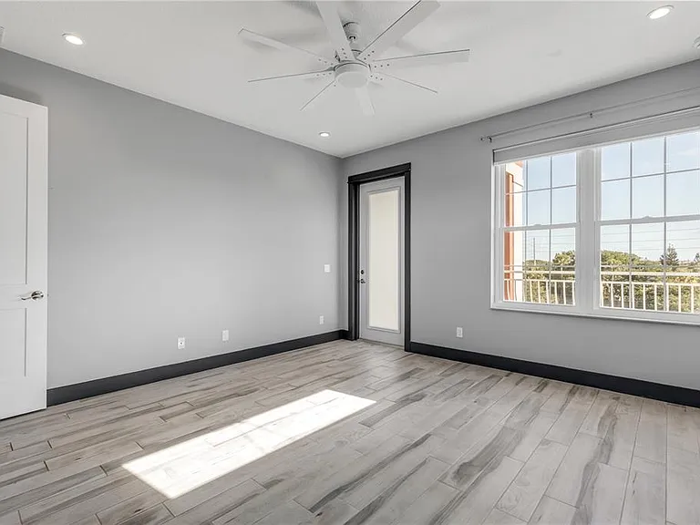 701 E 3rd Ave #PENTHOUSE — Photo 33