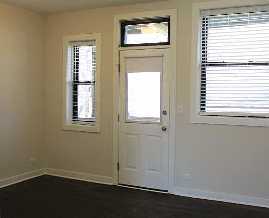 4th image of 1606 W Belle Plaine Ave APT 1