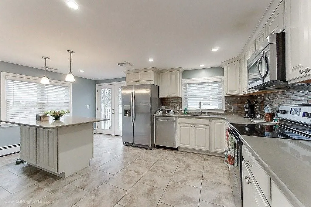 4 bed, 3.0 bath, 2996 sqft, $11,000 — Photo 1