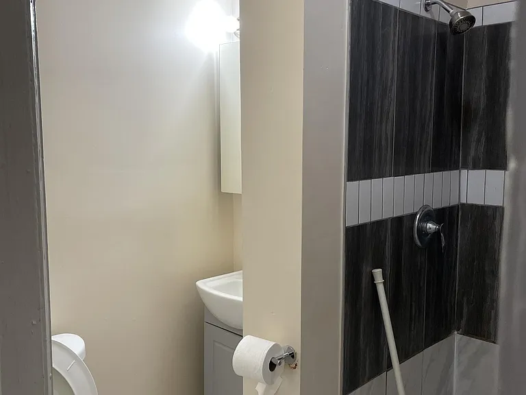 1920 W Cermak Rd #2R — Photo 7
