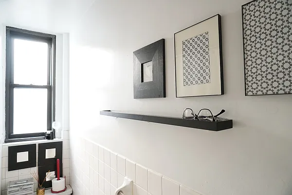 Rented by Renetta Real Estate | media 38