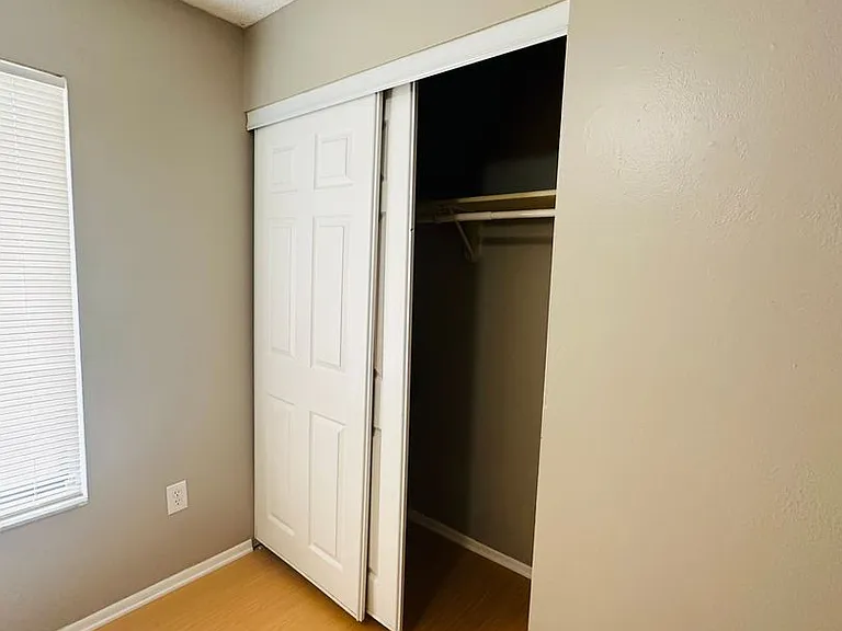 421 S Hawthorn Cir — Photo 7