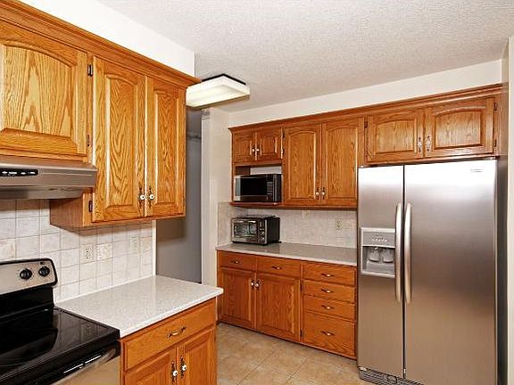 3rd image of 1090 Lake Oaks Dr