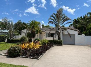 1102 NE 117th St, Biscayne Park, FL 33161