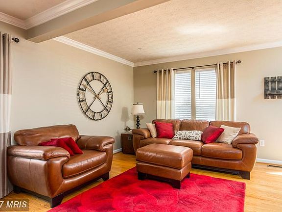 4th image of 900 Deerberry Ct