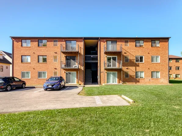 909 Montgomery St APT B, Blacksburg, VA 24060
