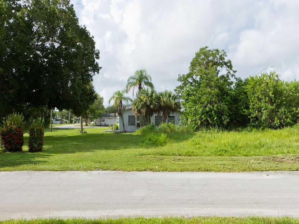 1st image of 1915 39th St