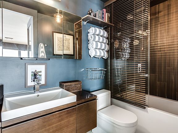 2nd image of 2020 N. Lincoln Park West