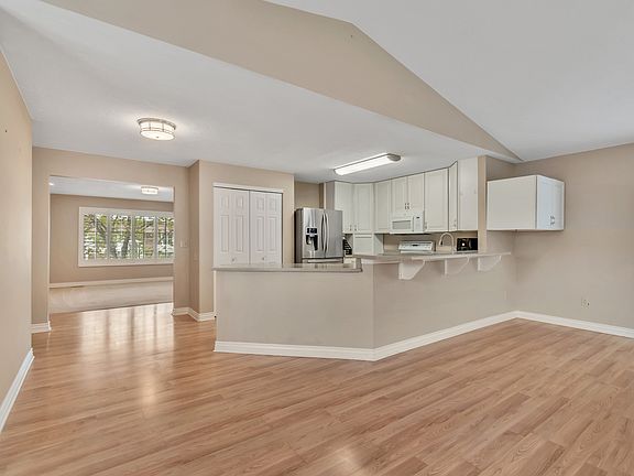 4th image of 634 N Adamswood Rd