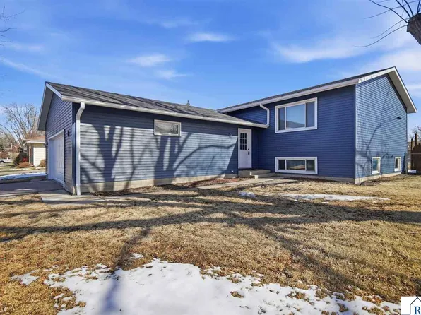 135 S Manitou Dr, Mankato, MN 56001