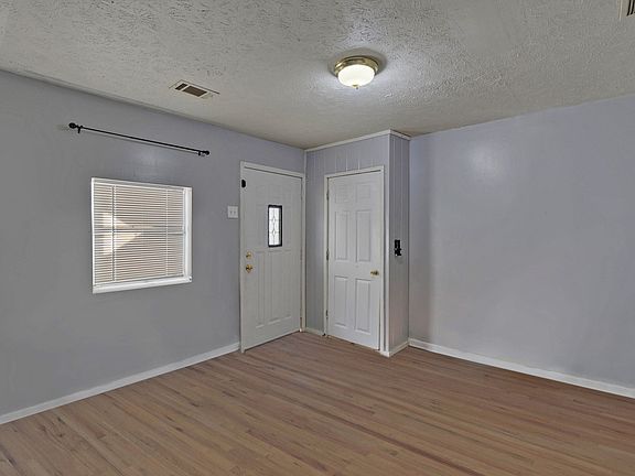4th image of 219 Crescent Dr