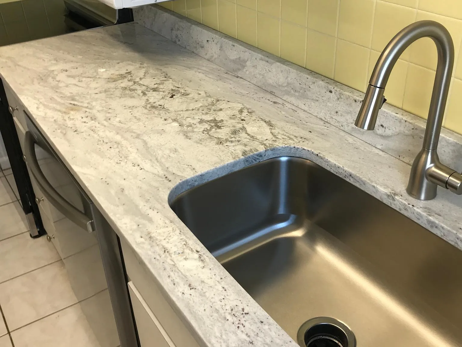 1 bed, 700 sqft, $1,600 — Photo 3