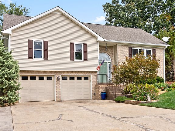3rd image of 3993 Lakewood Dr