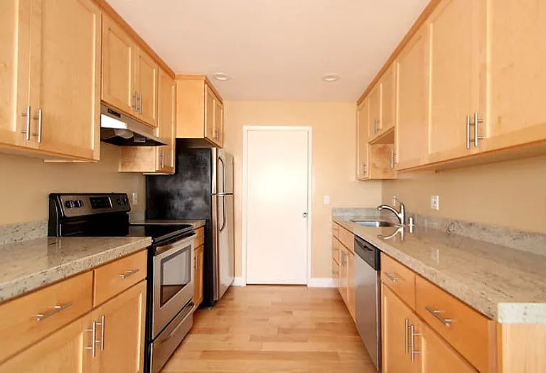 1410 Millbrae Ave — Photo 5