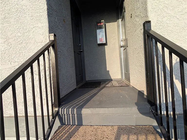 845 W Olive Ave #B — Photo 3