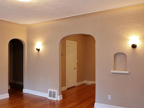 5th image of 1216 Diamond Ave NE
