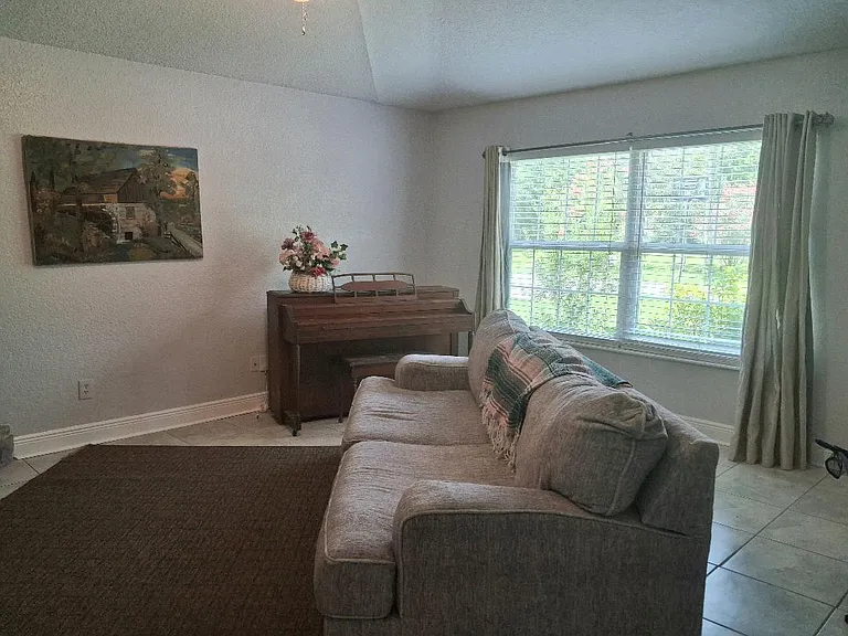 511 Camelia St — Photo 3