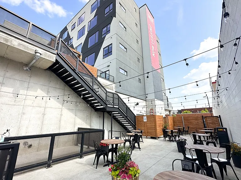 Harlow on Main — Photo 6