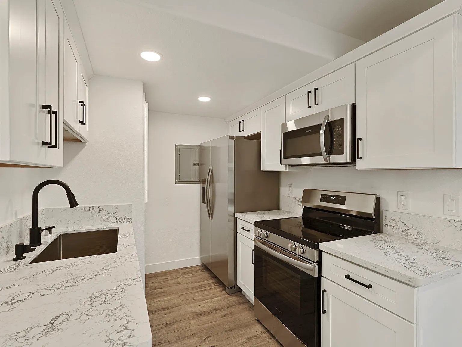 2 bed, 1.5 bath, 1000 sqft, $2,000 — Photo 3