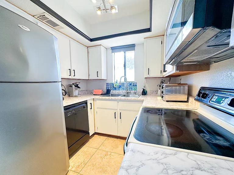 1215 E Lemon St #121 — Photo 16