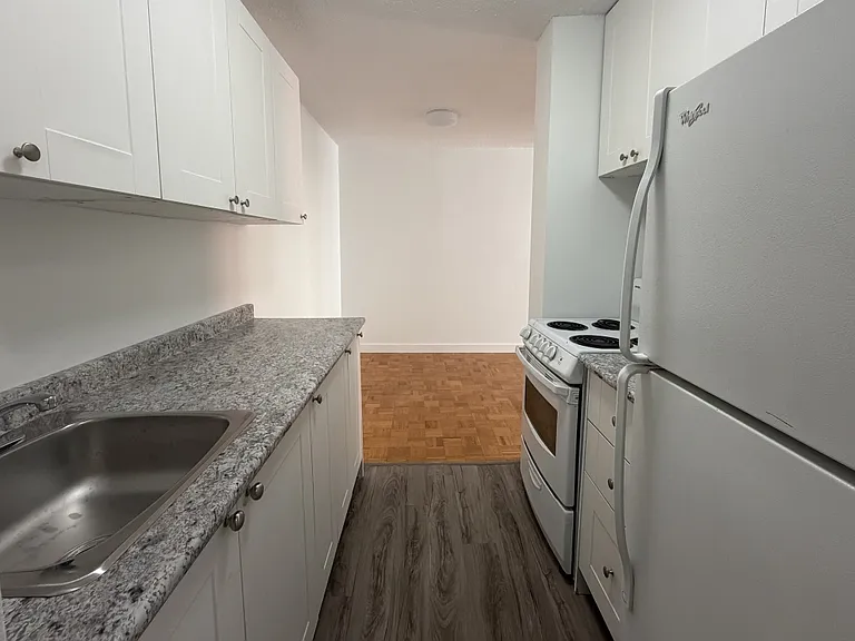 125 Somerset St W — Photo 26