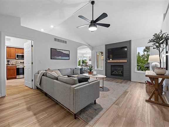 2nd image of 803 10th Avenue Pl