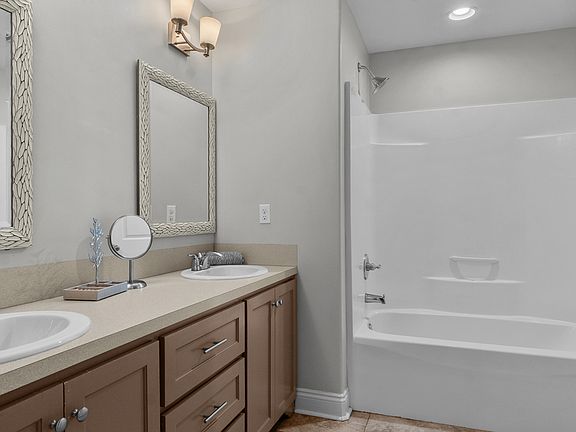 5th image of 1007 Lillian Michel Dr