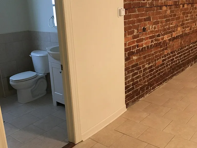 25 S Oakland Ave #LOWER LEVEL — Photo 3