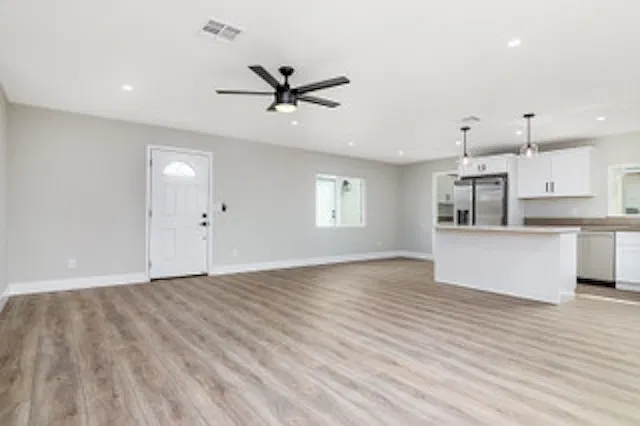 4 bed, 1689 sqft, $4,495 — Photo 3