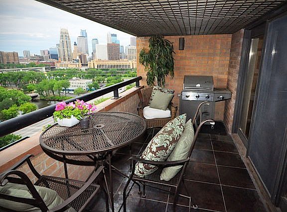 Amazing view! 3 season friendly. Keep you protected from the elements.