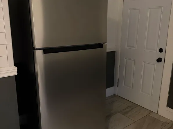 618 Reservoir Ave Floor 3, Cranston, RI 02910