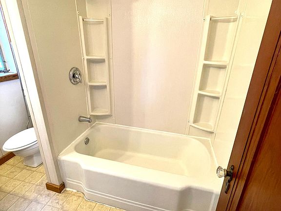 5th image of 115 Saratoga Ave APT 3