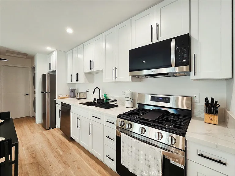22131 Bassett St — Photo 3