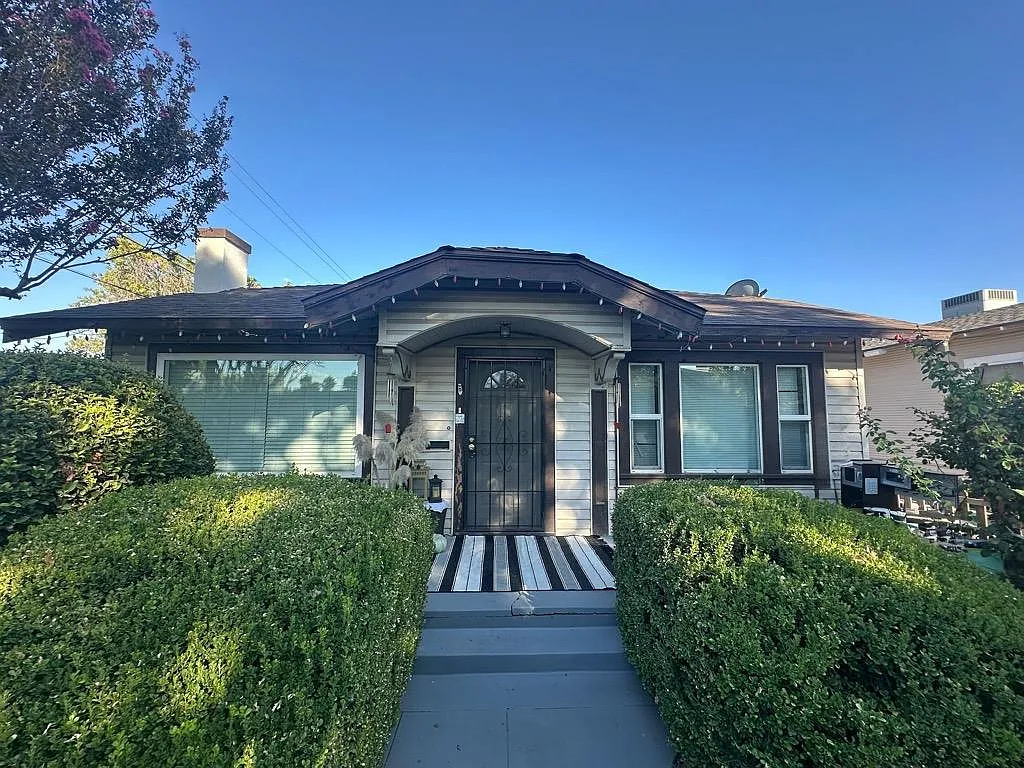 1102 California Ave photo 1