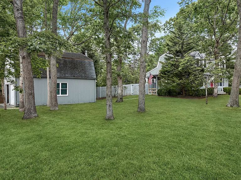 687 Accabonac Rd — Photo 17