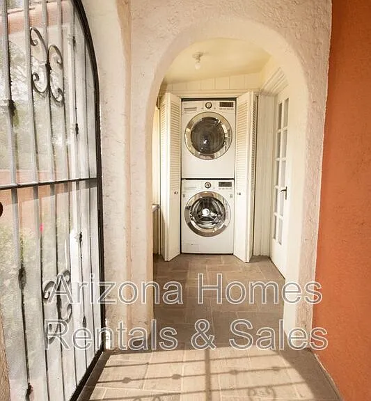 122 N Martin Ave — Photo 16