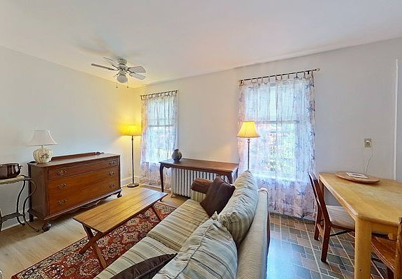 3rd image of 616 Thames St #3