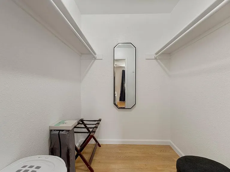 E 67th Pl — Photo 24
