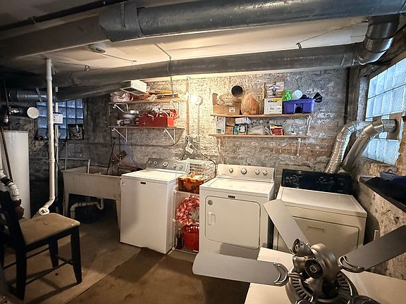 5th image of 521 E 46th Pl