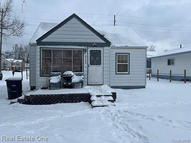 1st image of 33550 Beechwood St
