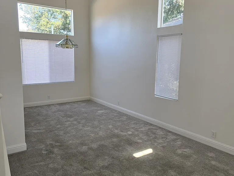 2308 Sheffield Ct — Photo 4